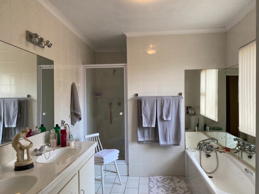 5 Bedroom Property for Sale in Sandbaai Western Cape